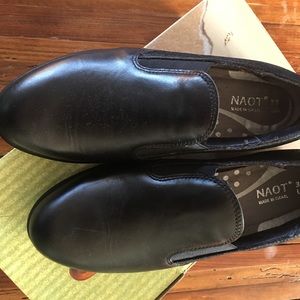 Size 35 Naot Ostro flat shoes. NWT.